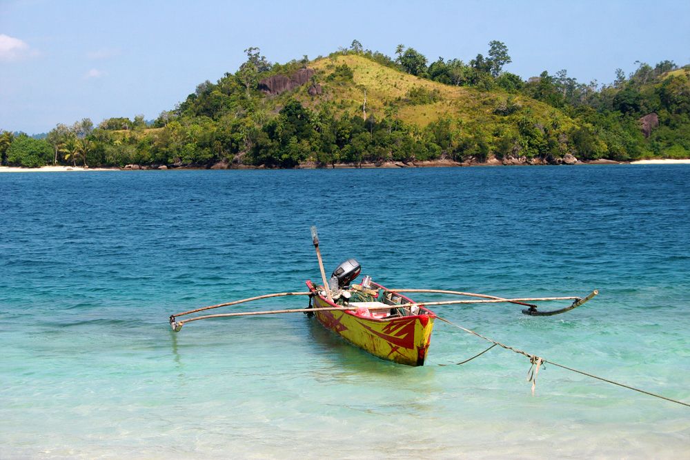 Island hopping by boat is just one thing you can do here. 