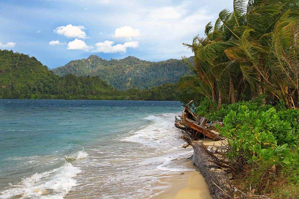 Walking along the beautiful beaches in Sumatra can is something well-worth to remember.