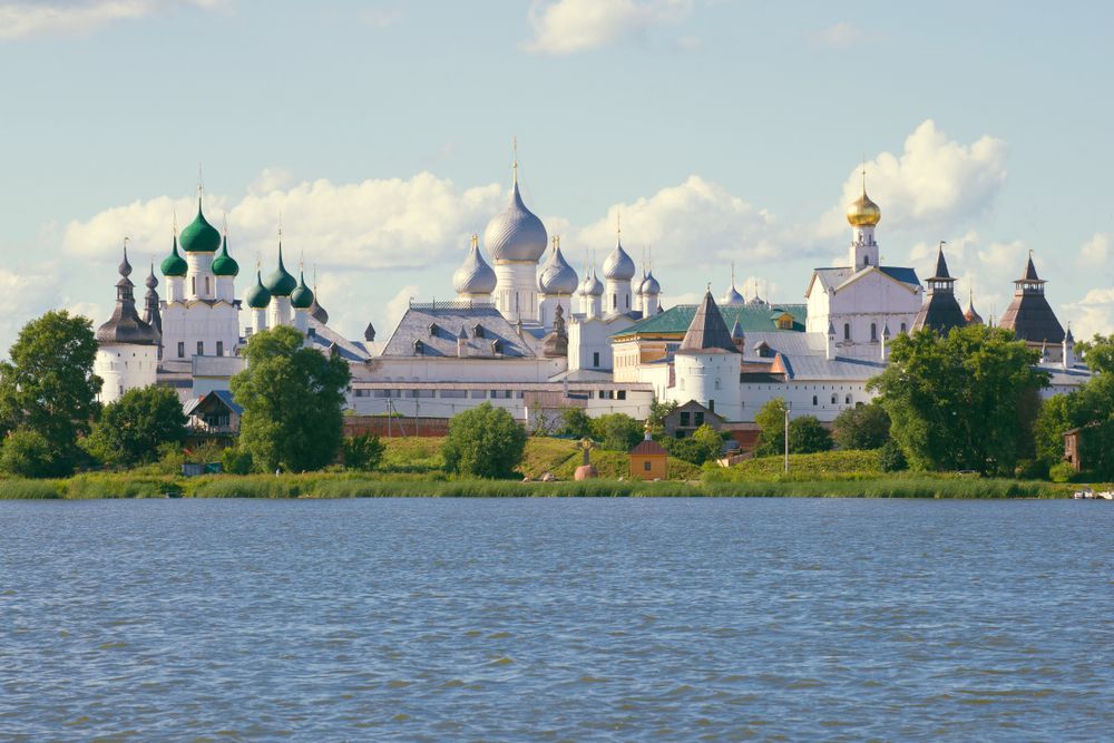 A view of Rostov the Great during a walk along Lake Nero
